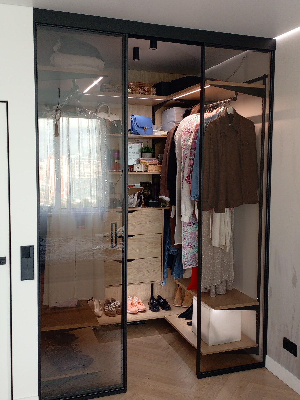 Wardrobe sliding doors — minimalist design, maximum functionality.